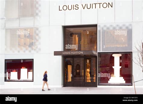 Louis Vuitton store manhattan